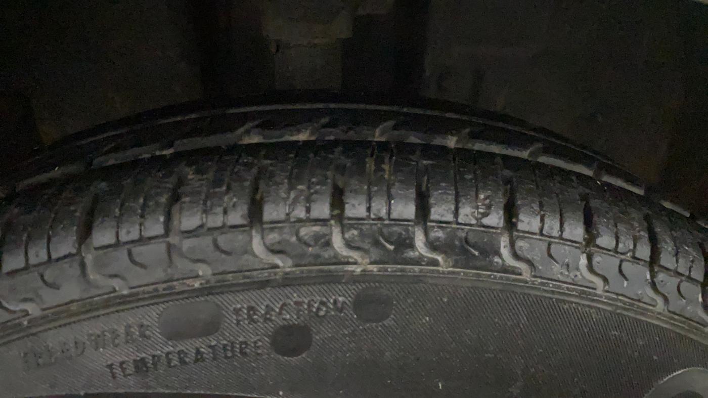 2016 Datsun Redi Go S, Petrol, Manual, 32,394 km, Right Front Tyre Tread