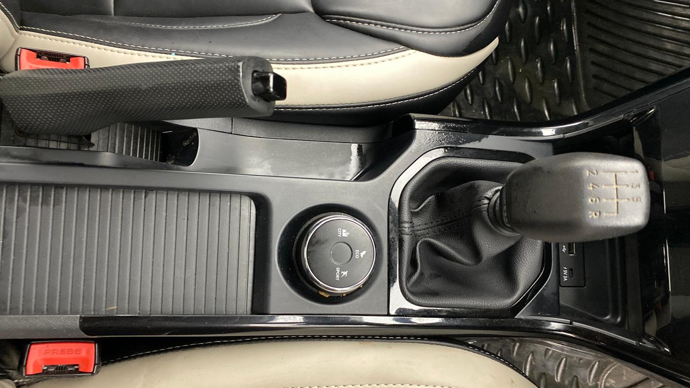 2025 Tata Curvv Creative S 1.2 Petrol 6MT, Petrol, Manual, 11,609 km, Gear Lever