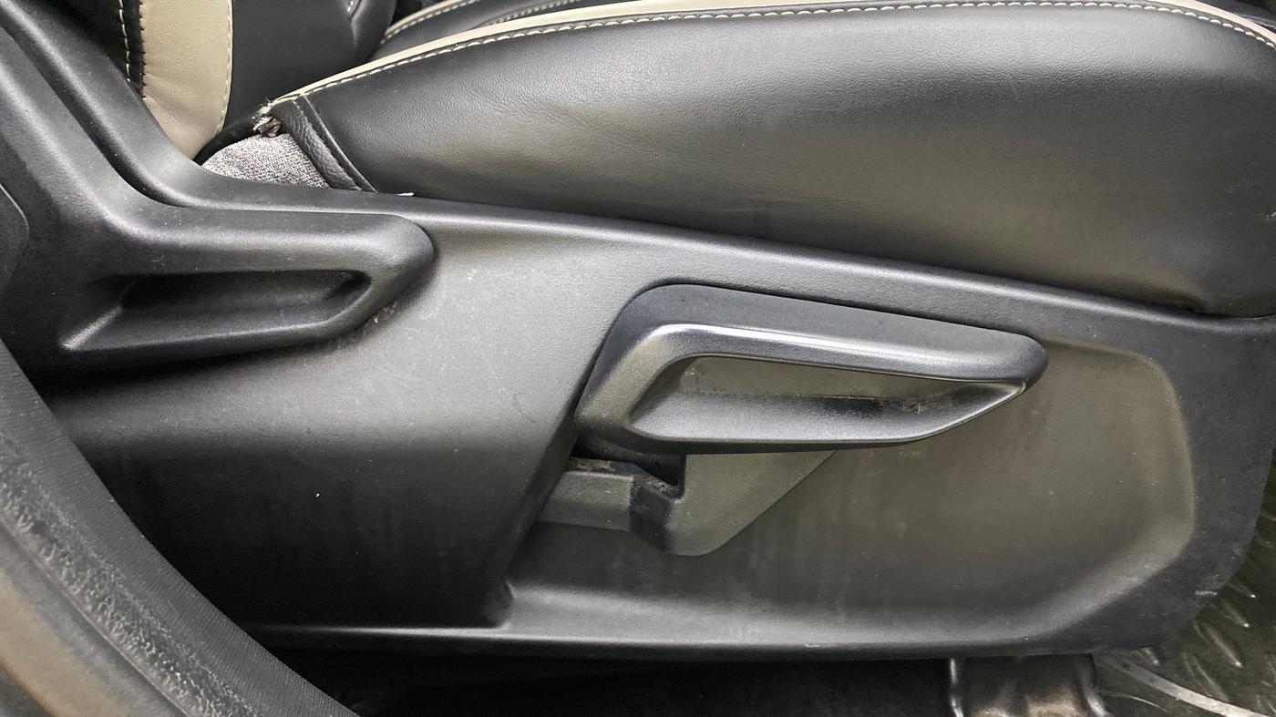 2025 Tata Curvv Creative S 1.2 Petrol 6MT, Petrol, Manual, 11,609 km, Driver Side Adjustment Panel