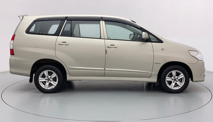 2015 Toyota Innova 2.5 GX 8 STR, Diesel, Manual, 1,17,210 km, Right Side View