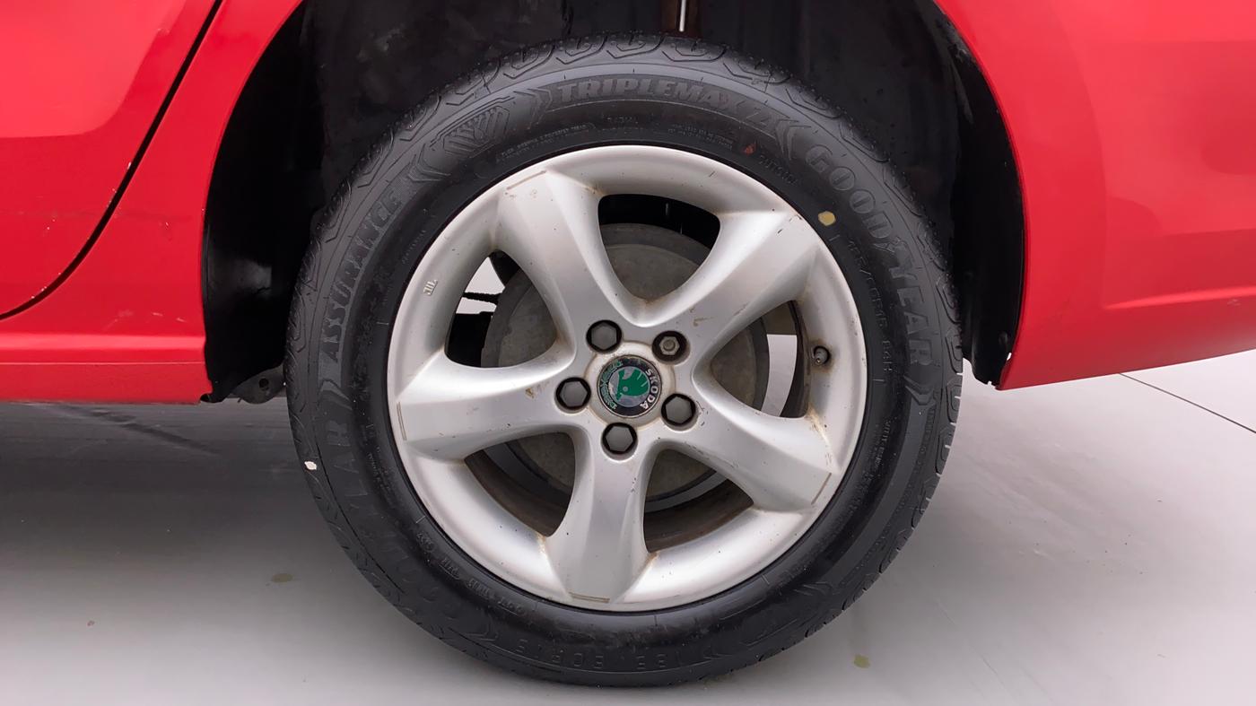 2013 Skoda Rapid ELEGANCE 1.6 TDI MT, Diesel, Manual, 80,116 km, Left Rear Wheel