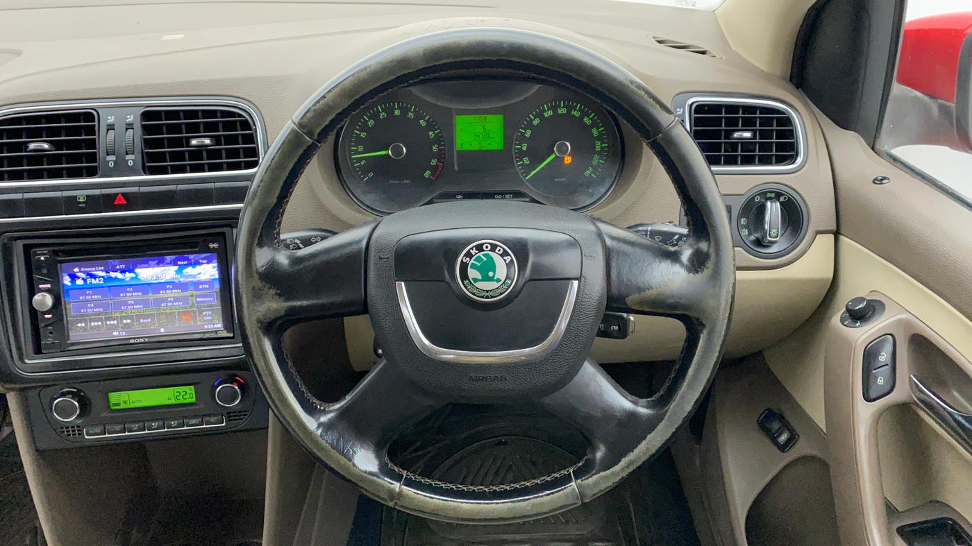 2013 Skoda Rapid ELEGANCE 1.6 TDI MT, Diesel, Manual, 80,116 km, Steering Wheel Close Up