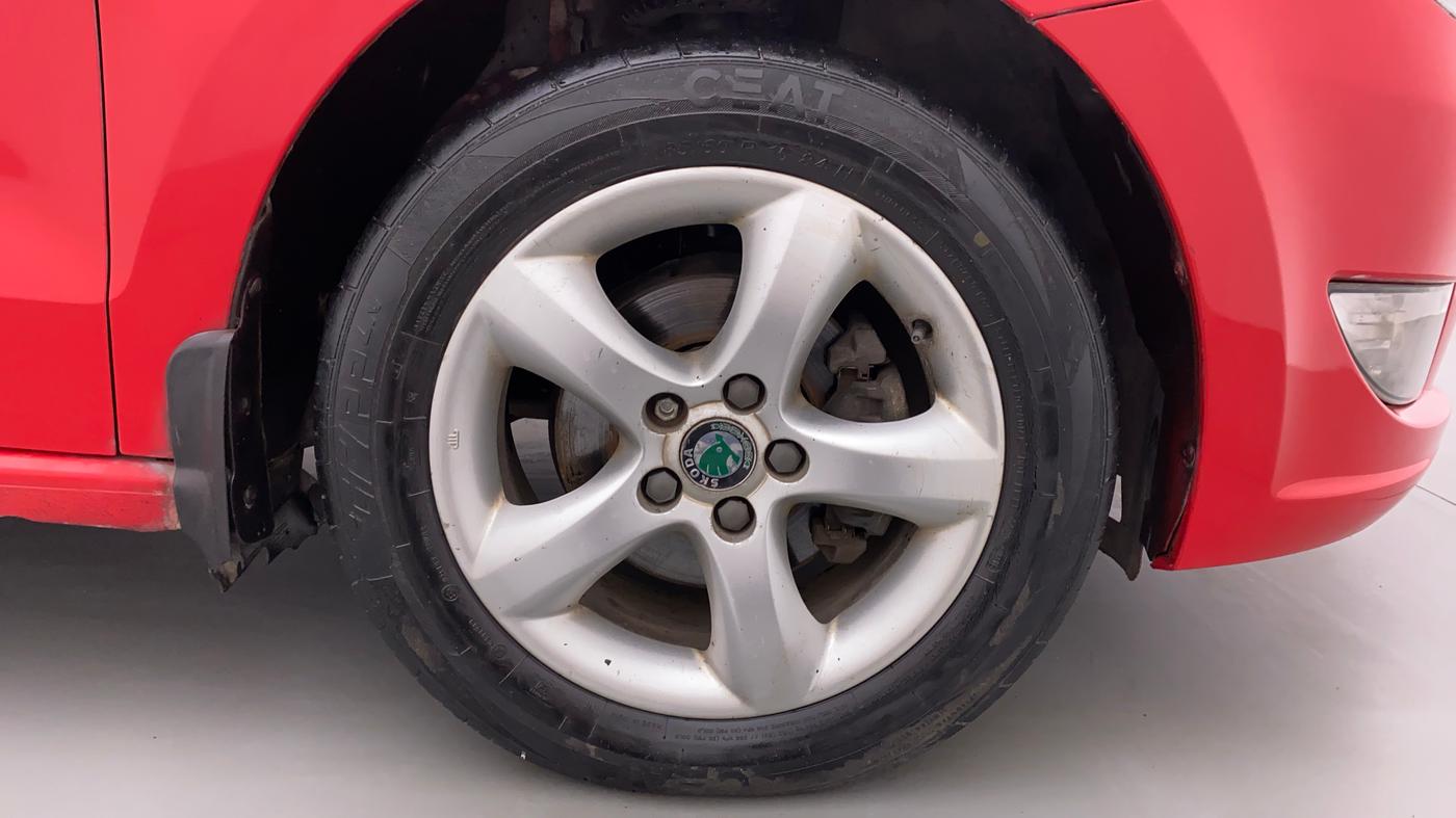 2013 Skoda Rapid ELEGANCE 1.6 TDI MT, Diesel, Manual, 80,116 km, Right Front Wheel