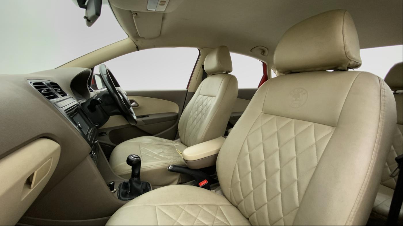 2013 Skoda Rapid ELEGANCE 1.6 TDI MT, Diesel, Manual, 80,116 km, Right Side Front Door Cabin
