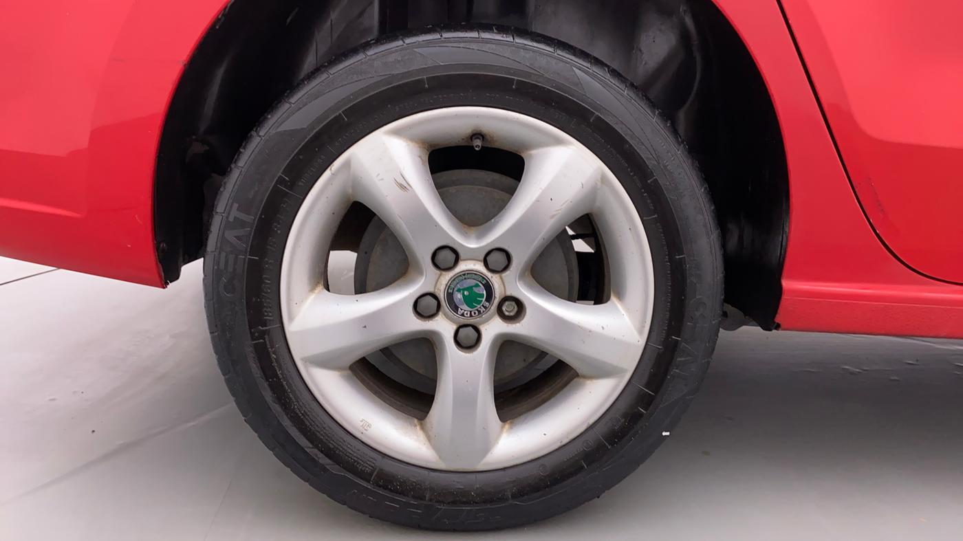 2013 Skoda Rapid ELEGANCE 1.6 TDI MT, Diesel, Manual, 80,116 km, Right Rear Wheel
