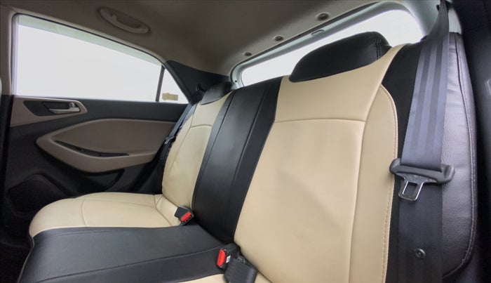 2017 Hyundai Elite i20 ASTA 1.2, Petrol, Manual, 32,328 km, Right Side Rear Door Cabin