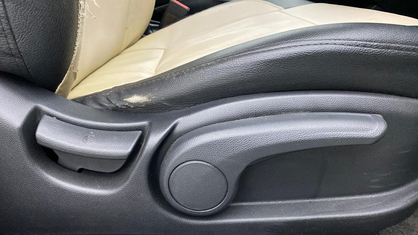 2017 Hyundai Elite i20 ASTA 1.2, Petrol, Manual, 32,328 km, Driver Side Adjustment Panel