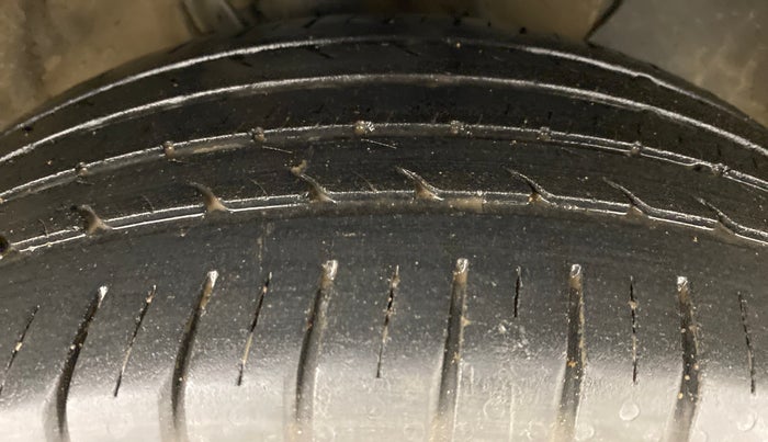 2017 Hyundai Elite i20 ASTA 1.2, Petrol, Manual, 32,328 km, Right Front Tyre Tread
