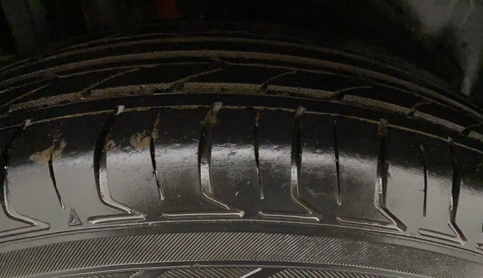 2012 Maruti Swift VXI, Petrol, Manual, 45,351 km, Right Front Tyre Tread