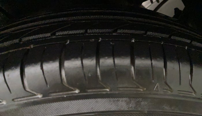 2012 Maruti Swift VXI, Petrol, Manual, 45,351 km, Left Rear Tyre Tread