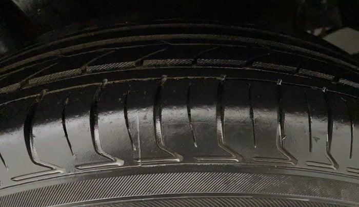 2012 Maruti Swift VXI, Petrol, Manual, 45,351 km, Left Front Tyre Tread