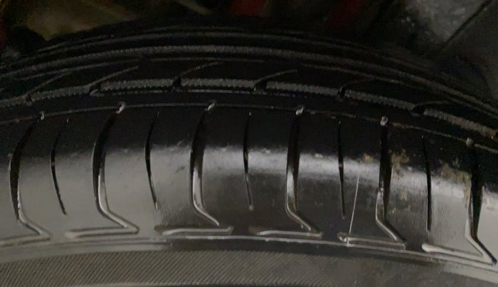 2012 Maruti Swift VXI, Petrol, Manual, 45,351 km, Right Rear Tyre Tread