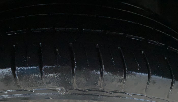 2022 Tata NEXON XM SUNROOF PETROL, Petrol, Manual, 21,703 km, Right Front Tyre Tread