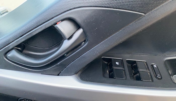 2022 Tata NEXON XM SUNROOF PETROL, Petrol, Manual, 21,703 km, Driver Side Door Panels Control