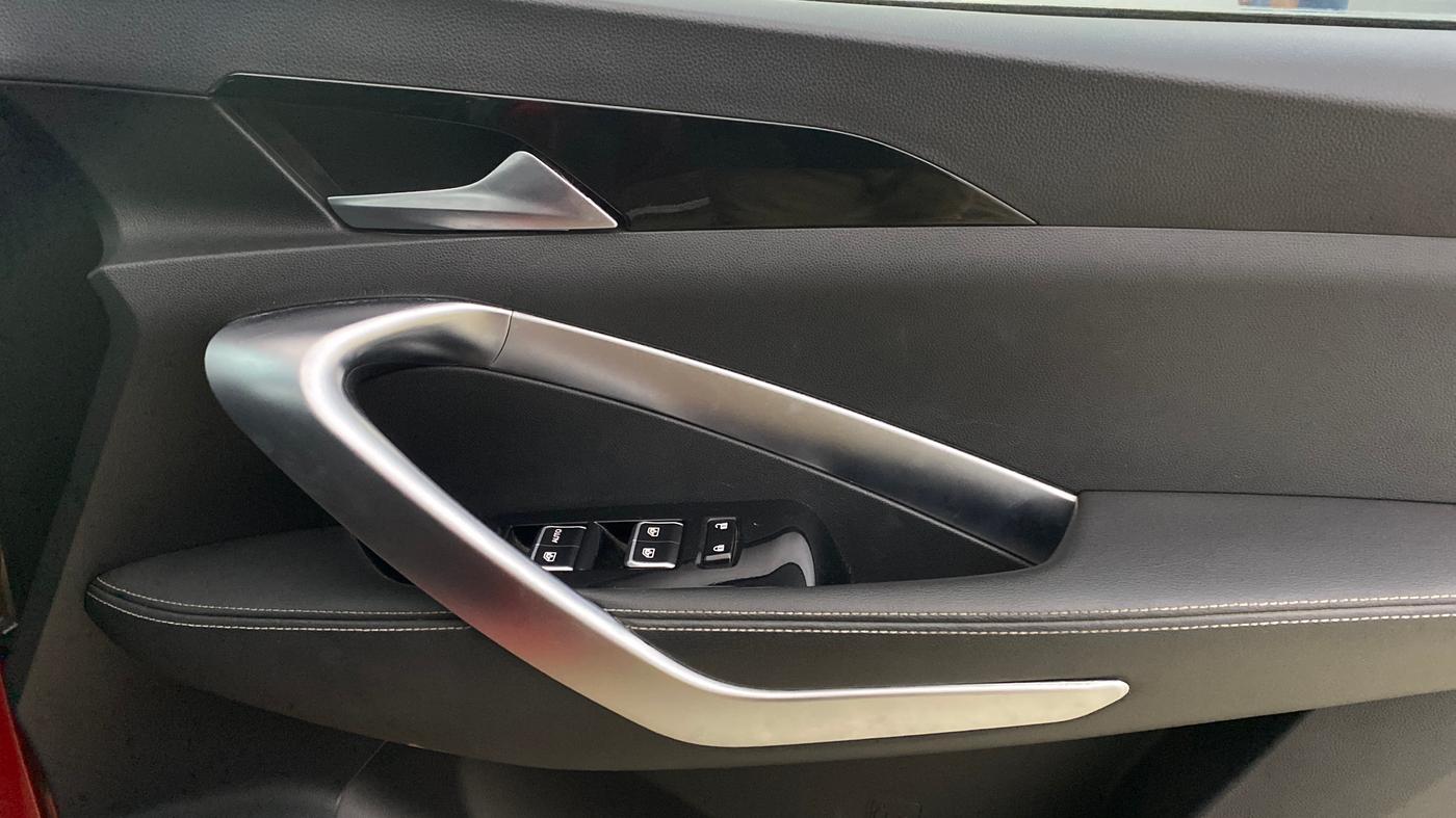 2019 MG HECTOR SHARP 1.5 DCT PETROL, Petrol, Automatic, 25,900 km, Driver Side Door Panels Control