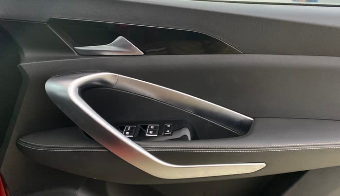 2019 MG HECTOR SHARP 1.5 DCT PETROL, Petrol, Automatic, 25,900 km, Driver Side Door Panels Control