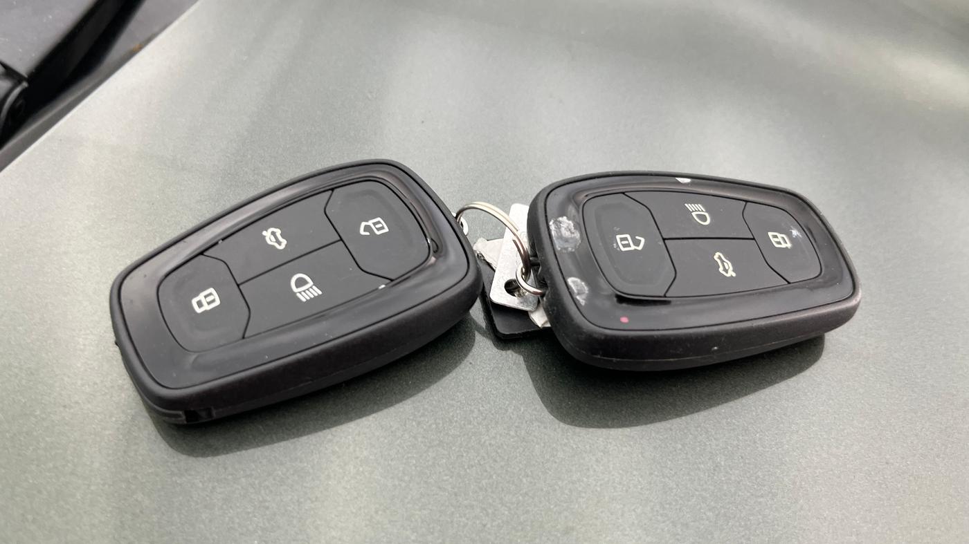 2023 Tata PUNCH  ACCOMPLISHED AMT CAMO EDITION, Petrol, Automatic, 32,159 km, Key Close Up