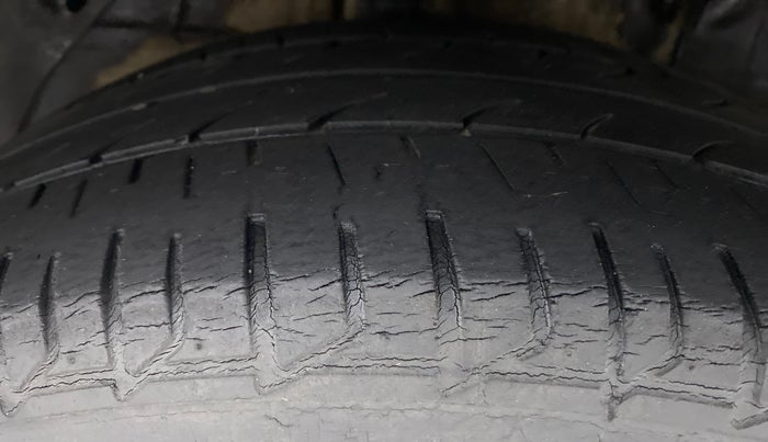 2016 Hyundai Elite i20 ASTA 1.2 (O), Petrol, Manual, 41,488 km, Right Rear Tyre Tread
