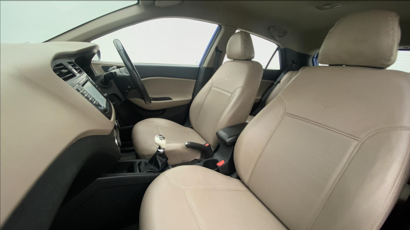 2016 Hyundai Elite i20 ASTA 1.2 (O), Petrol, Manual, 41,488 km, Right Side Front Door Cabin