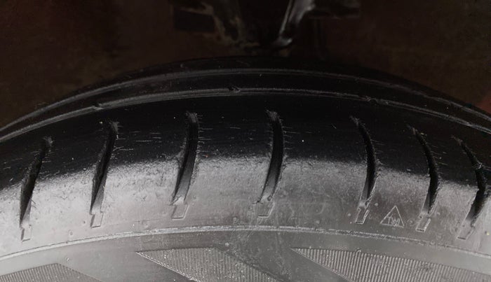 2010 Hyundai i10 SPORTZ 1.2, Petrol, Manual, 87,662 km, Right Front Tyre Tread