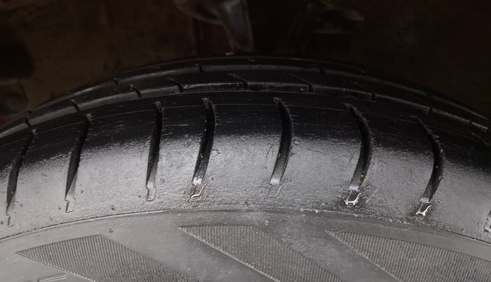 2010 Hyundai i10 SPORTZ 1.2, Petrol, Manual, 87,662 km, Left Front Tyre Tread