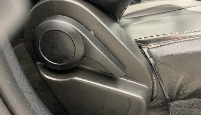 2024 Tata ALTROZ XM PLUS CNG, CNG, Manual, 37,548 km, Driver Side Adjustment Panel