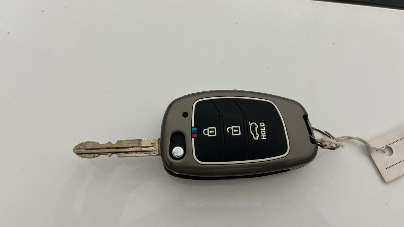 2023 Hyundai AURA S 1.2, Petrol, Manual, 8,200 km, Key Close Up