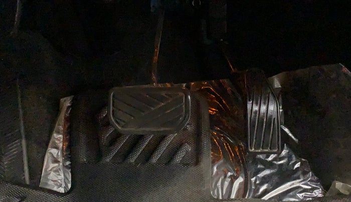 2022 Maruti XL6 ALPHA AT, Petrol, Automatic, 29,106 km, Pedals