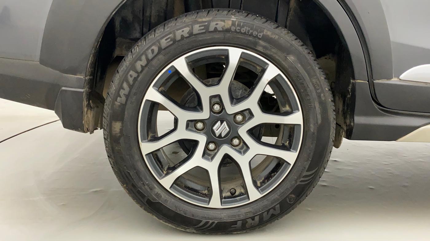 2022 Maruti XL6 ALPHA AT, Petrol, Automatic, 29,106 km, Right Rear Wheel