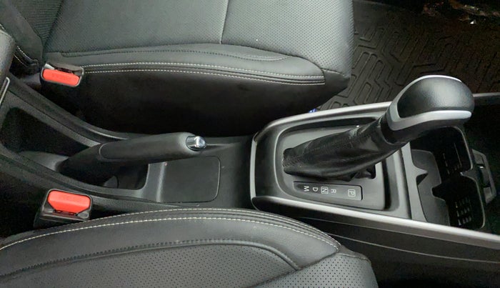 2022 Maruti XL6 ALPHA AT, Petrol, Automatic, 29,106 km, Gear Lever