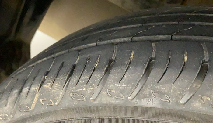 2022 Maruti XL6 ALPHA AT, Petrol, Automatic, 29,106 km, Right Rear Tyre Tread