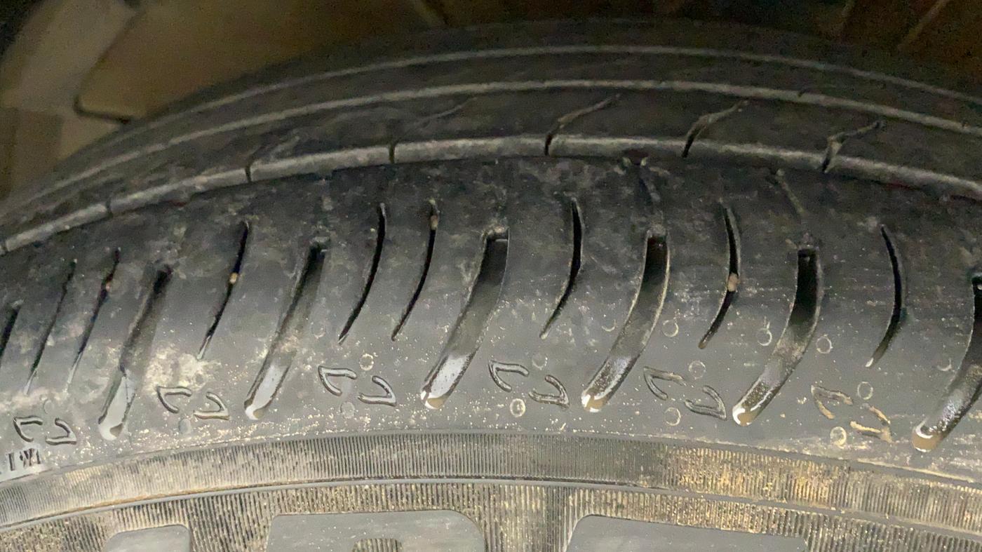 2022 Maruti XL6 ALPHA AT, Petrol, Automatic, 29,106 km, Left Front Tyre Tread