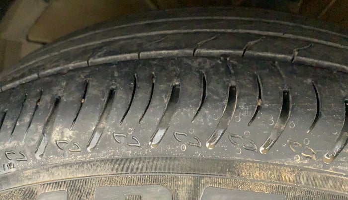 2022 Maruti XL6 ALPHA AT, Petrol, Automatic, 29,106 km, Left Front Tyre Tread