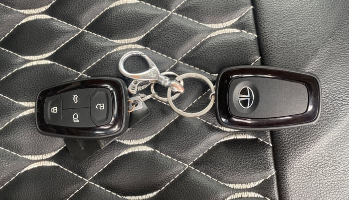 2025 Tata PUNCH Creative Plus AMT, Petrol, Automatic, 12,268 km, Key Close Up