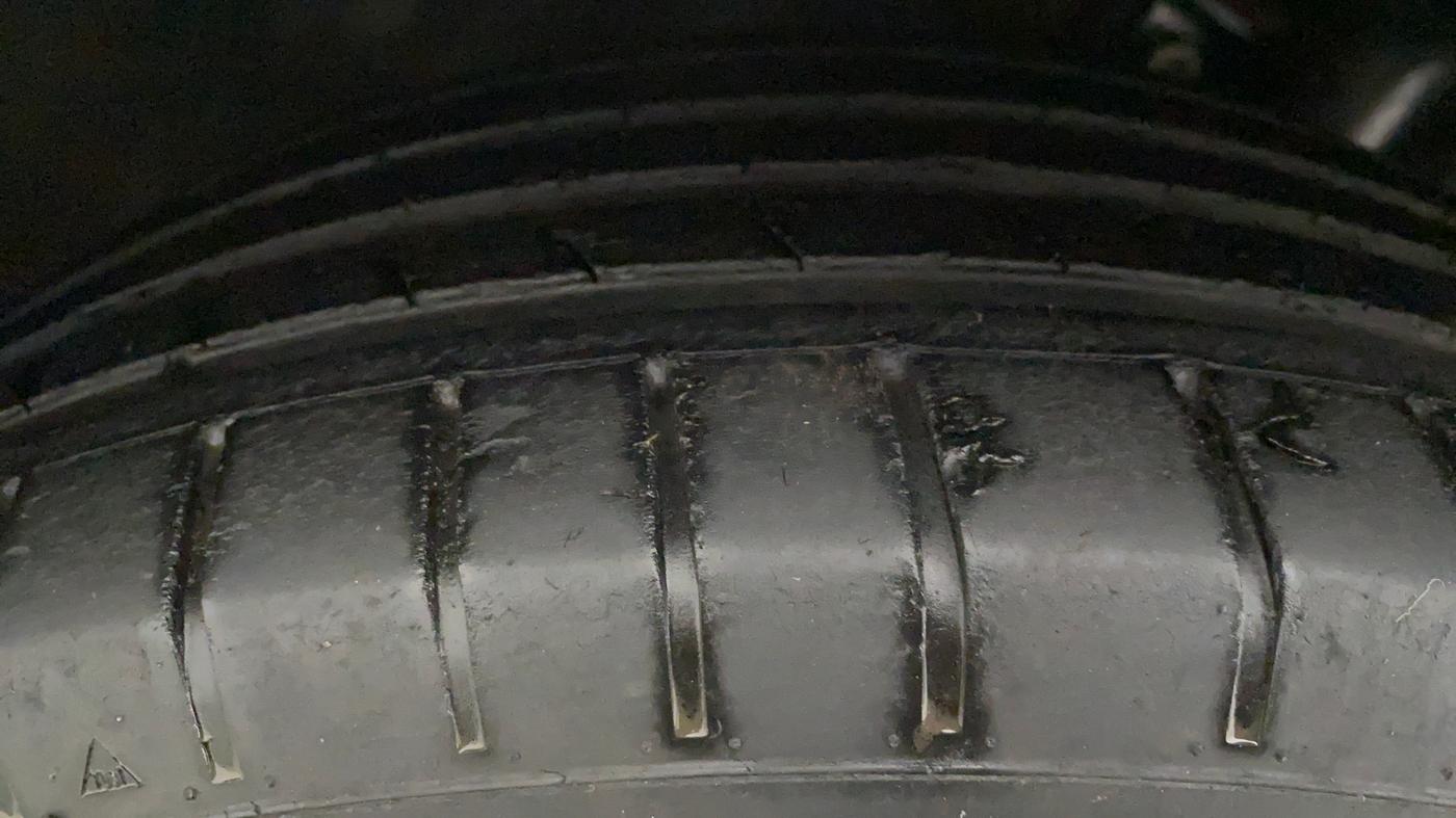 2019 Volkswagen Polo HIGHLINE PLUS 1.0, Petrol, Manual, 34,187 km, Left Front Tyre Tread