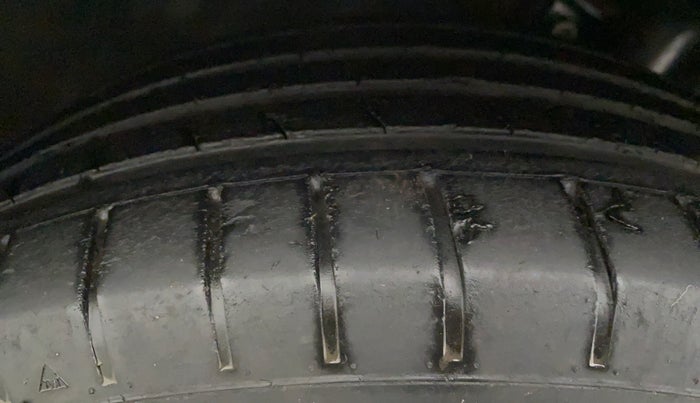 2019 Volkswagen Polo HIGHLINE PLUS 1.0, Petrol, Manual, 34,187 km, Left Front Tyre Tread