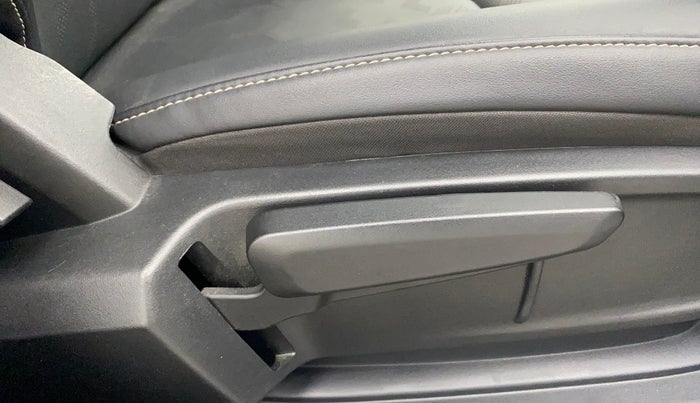 2022 Tata ALTROZ XZ PLUS I-TURBO PETROL, Petrol, Manual, 15,774 km, Driver Side Adjustment Panel