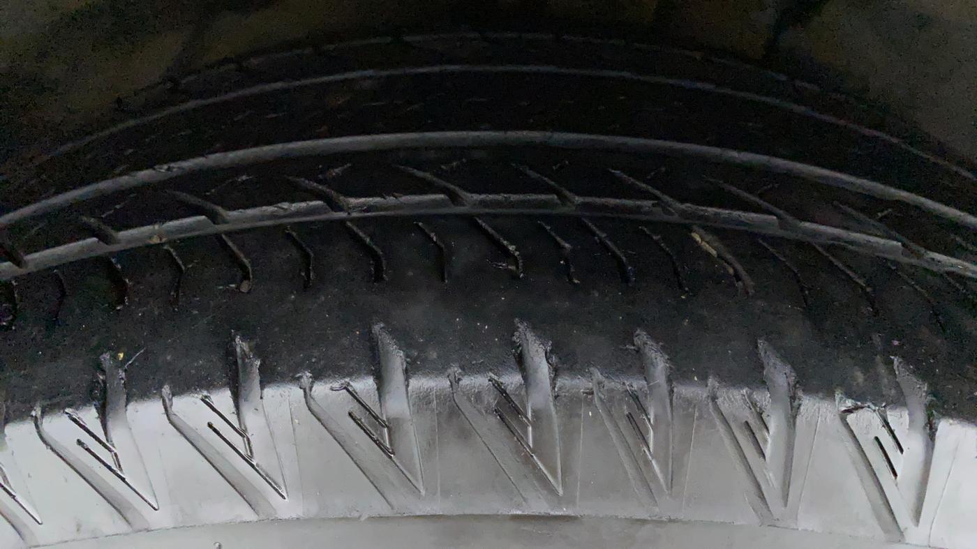 2019 Mahindra XUV500 W11 (O), Diesel, Manual, 47,952 km, Right Rear Tyre Tread