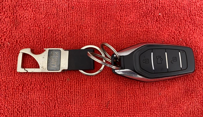 2019 Mahindra XUV500 W11 (O), Diesel, Manual, 47,952 km, Key Close Up