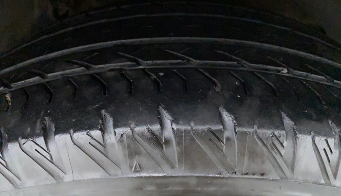 2019 Mahindra XUV500 W11 (O), Diesel, Manual, 47,952 km, Right Front Tyre Tread