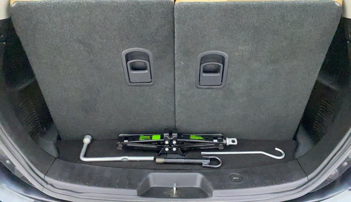 2019 Mahindra XUV500 W11 (O), Diesel, Manual, 47,952 km, Boot Inside