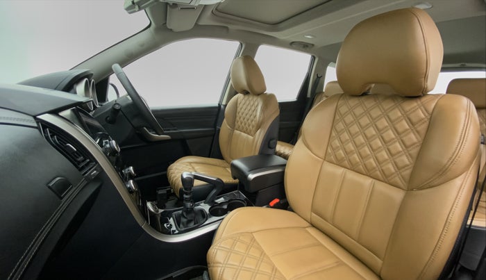 2019 Mahindra XUV500 W11 (O), Diesel, Manual, 47,952 km, Right Side Front Door Cabin