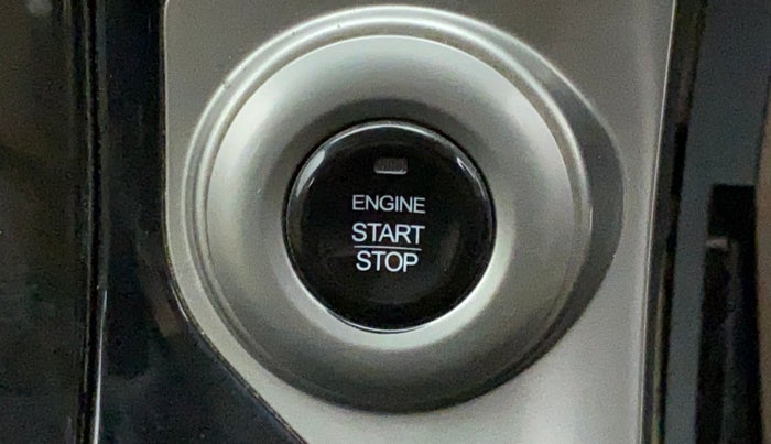2019 Mahindra XUV500 W11 (O), Diesel, Manual, 47,952 km, Keyless Start/ Stop Button