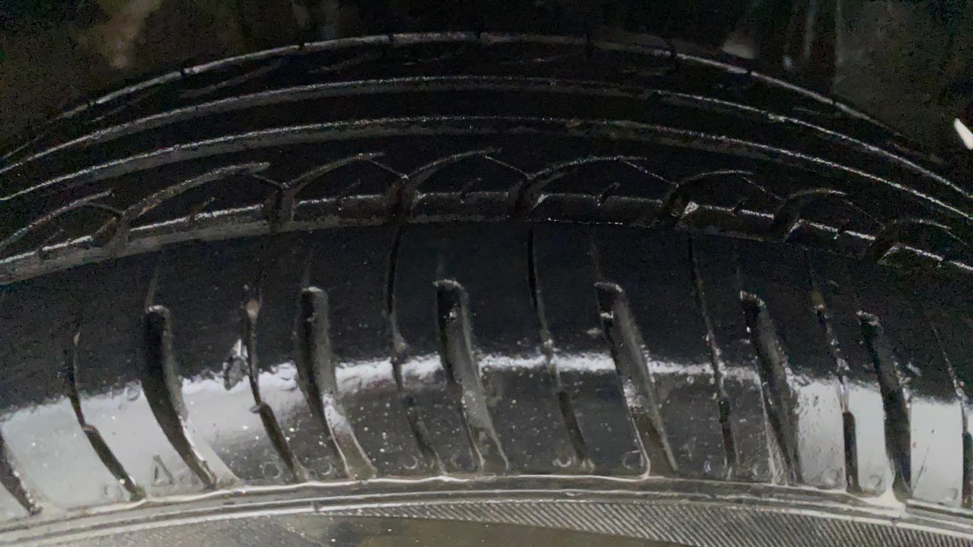 2013 Toyota Etios Liva G, Petrol, Manual, Right Front Tyre Tread