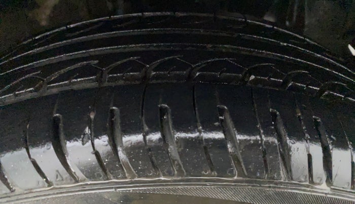2013 Toyota Etios Liva G, Petrol, Manual, Right Front Tyre Tread