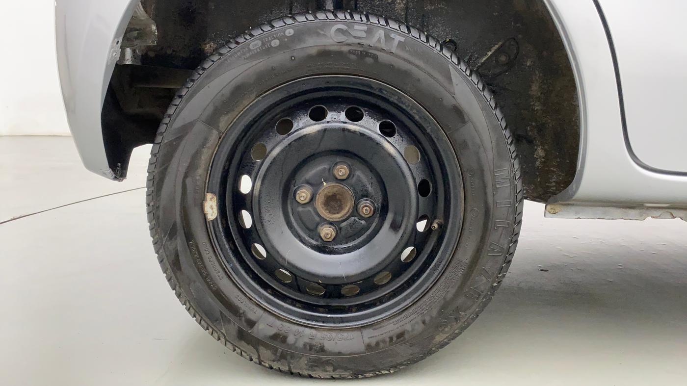 2013 Toyota Etios Liva G, Petrol, Manual, Right Rear Wheel