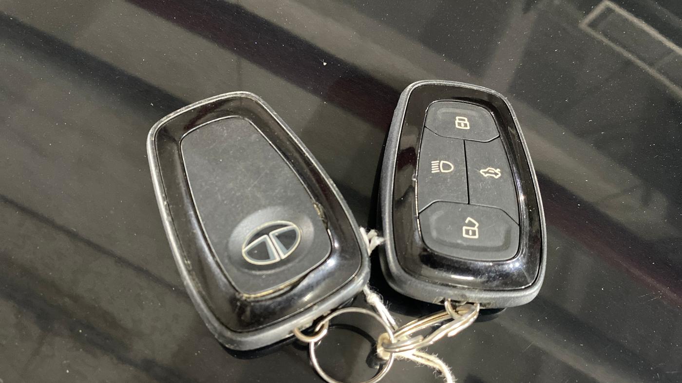 2024 Tata TIAGO NRG XZ MT, Petrol, Manual, 28,181 km, Key Close Up