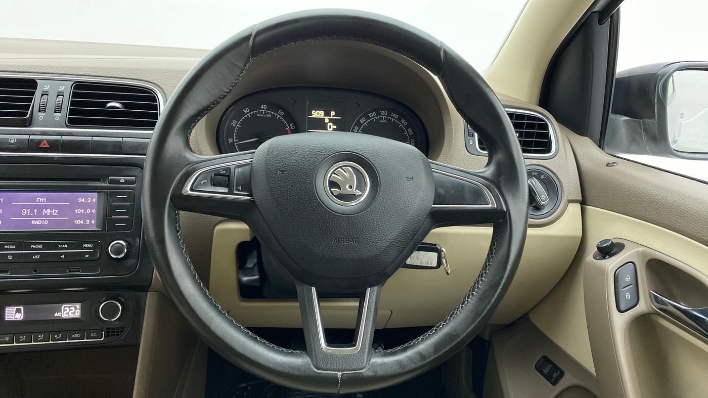 2015 Skoda Rapid ELEGANCE 1.6 MPFI AT, Petrol, Automatic, 20,456 km, Steering Wheel Close Up