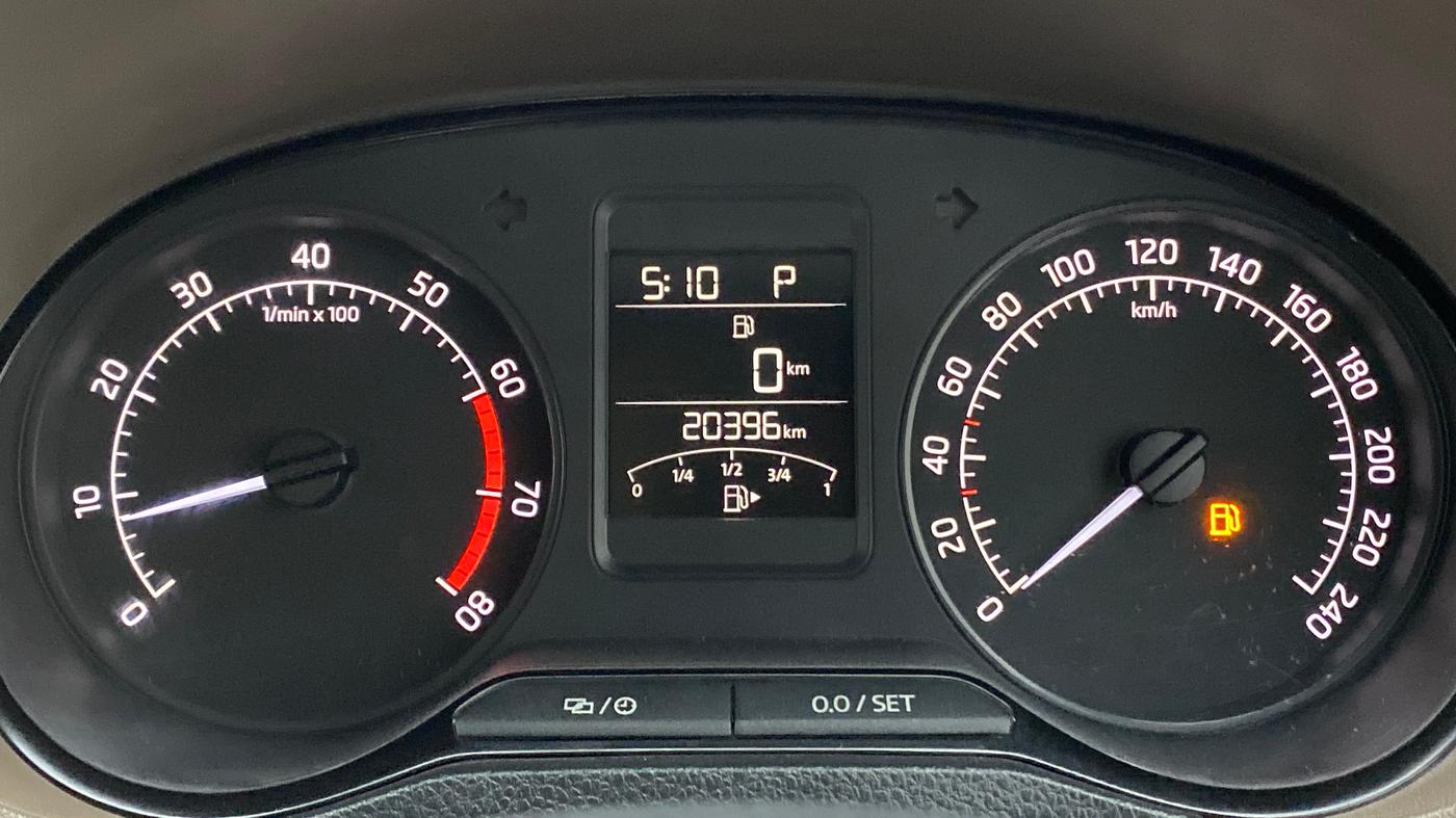 2015 Skoda Rapid ELEGANCE 1.6 MPFI AT, Petrol, Automatic, 20,456 km, Odometer Image