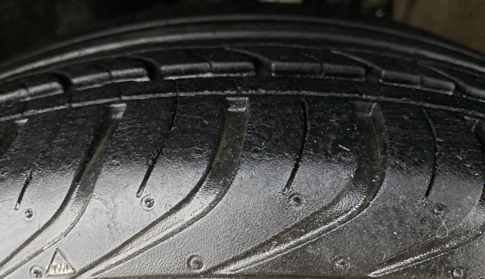 2015 Skoda Rapid ELEGANCE 1.6 MPFI AT, Petrol, Automatic, 20,456 km, Left Front Tyre Tread